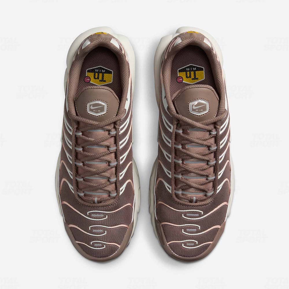 Nike Dama Air Max Plus TN Mink Brown Baroque Brown Sail Metallic Silver (DZ3671-200) PROMO FIESTAS DE TACNA DEL 1 AL 31 DE AGOSTO - Imagen 2