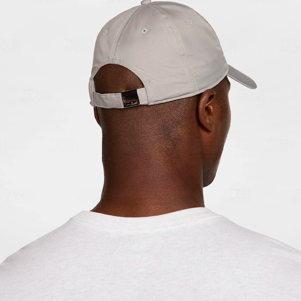 Gorro Varon Nike Dri-FIT Club (FB5372-009) - Imagen 4