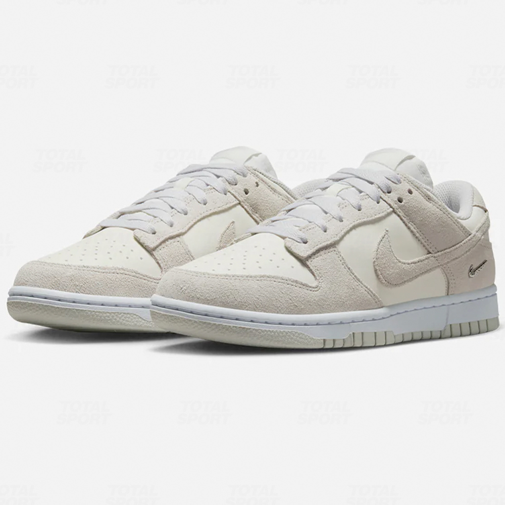 Nike Dama Dunk Low SE 'Sail White Metallic Silver' Grey (IO4244-105) - Imagen 2