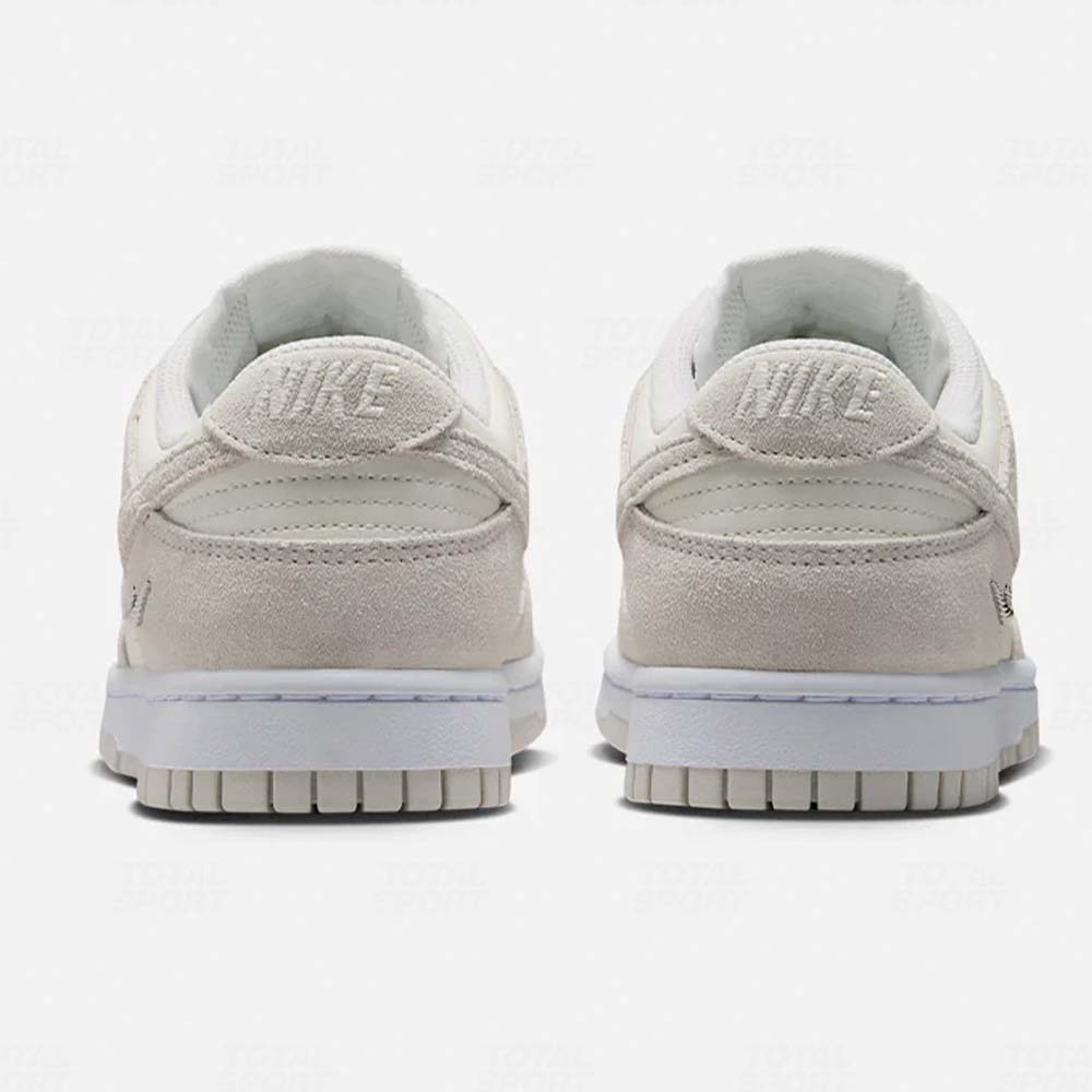 Nike Dama Dunk Low SE 'Sail White Metallic Silver' Grey (IO4244-105) - Imagen 3