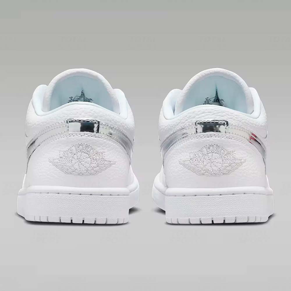 Jordan 1 Low Dama SE "White Metallic Silver" (IQ9381-100) - Imagen 4