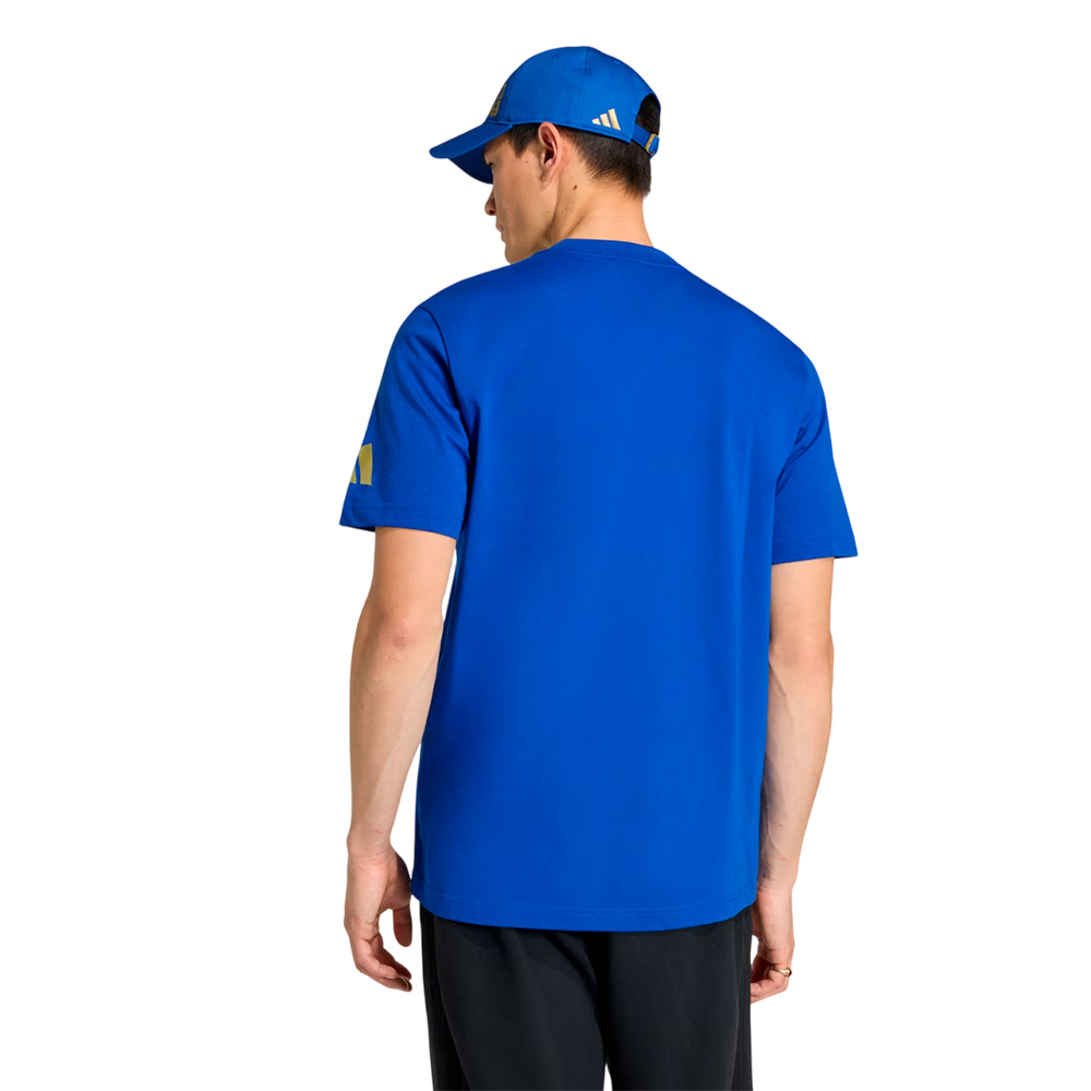 Polo Varon Adidas Copa Mundial de la FIFA 26™ Emblema Oficial (KB3705) - Imagen 3